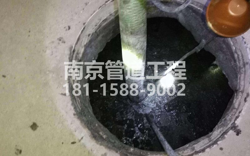 216苍山路清理化粪池